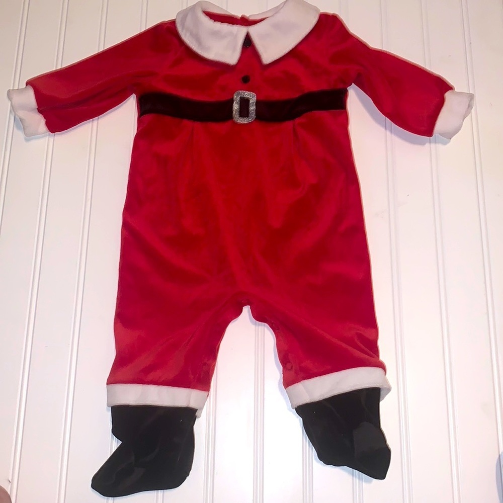 *3/20  New born baby red Santa suit size 3-6 months